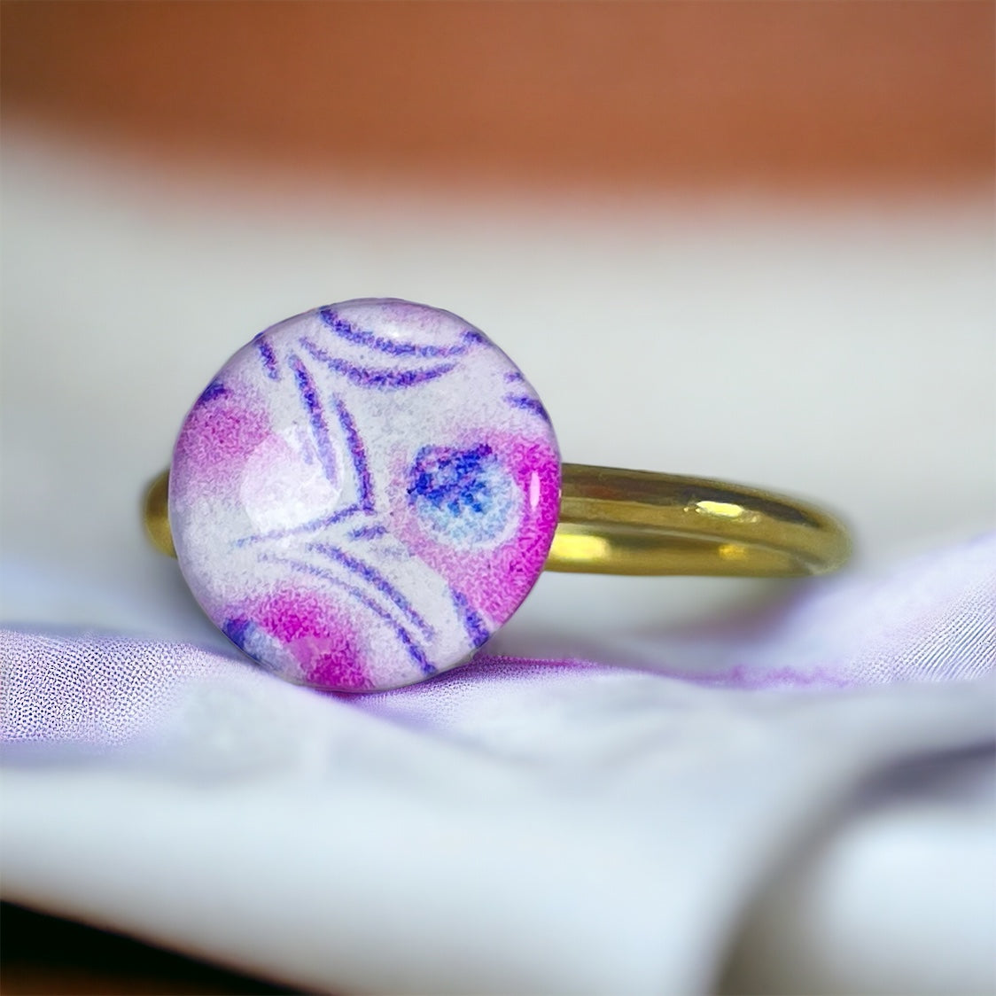 Anillo de acero dorado y papel (tamaño ajustable)