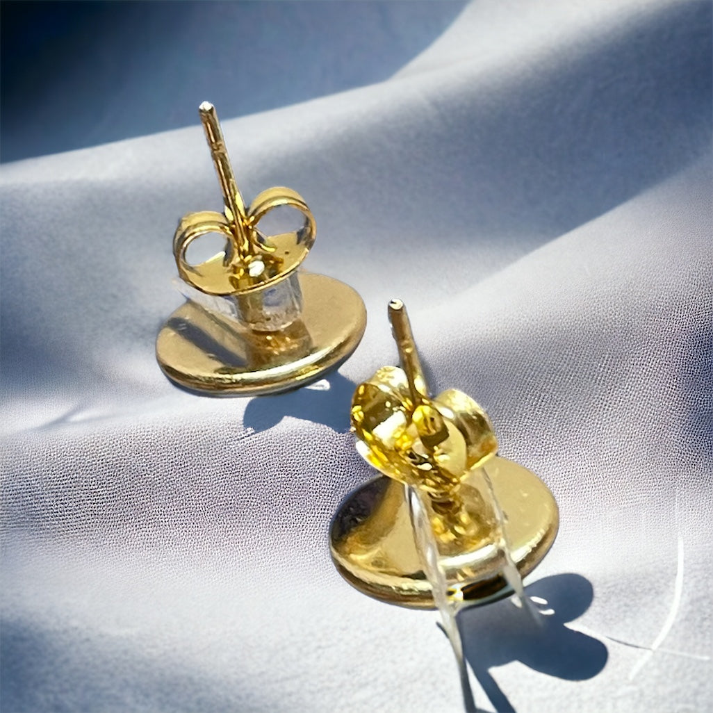 Pendientes tipo botón (stud) en acero inoxidable dorado