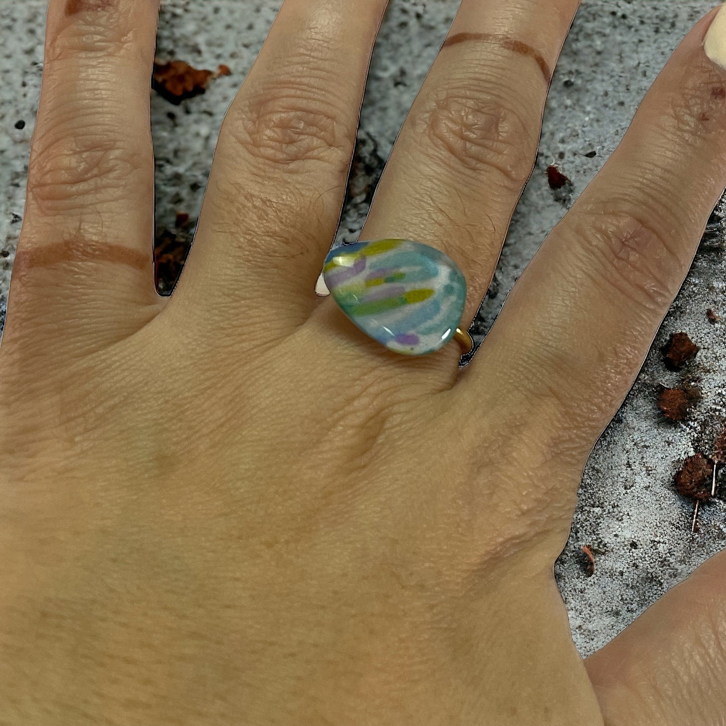 Anillo de acero dorado y papel (tamaño ajustable)